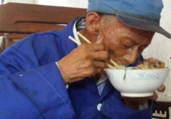 四大爷沉浸式吃瓜视频,四大爷带你沉浸式体验瓜界盛宴