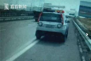 警察击中吃瓜群众视频,吃瓜群众意外成为焦点