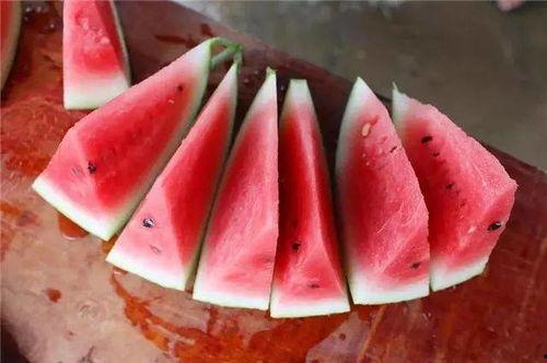 经一路吃瓜视频,揭秘街头美食背后的故事