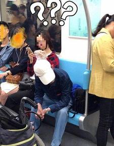 上海地铁女乘客吃瓜视频,一幕引发网友热议的公共场合现象