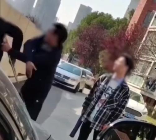 吃瓜情报宝马女司机视频,一场引发热议的驾驶瞬间