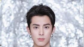 吃瓜图片背景王鹤棣视频,揭秘明星日常趣味瞬间