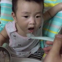 宝宝吃瓜睡觉视频,萌态十足温馨瞬间